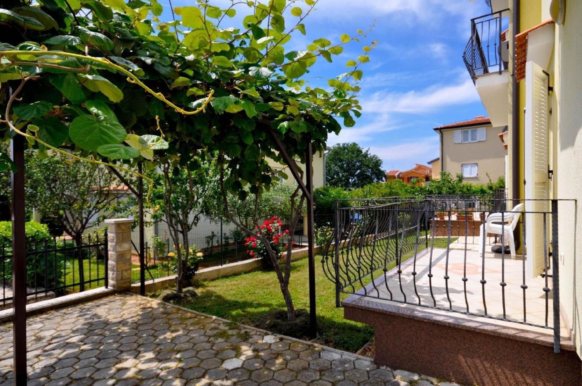 Karpinjan Ferienwohnung Fuer 2 Personen 30 M2 In Novigrad, Istrien מראה חיצוני תמונה